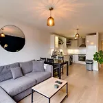 Spacious Modern Camberwell Apartment