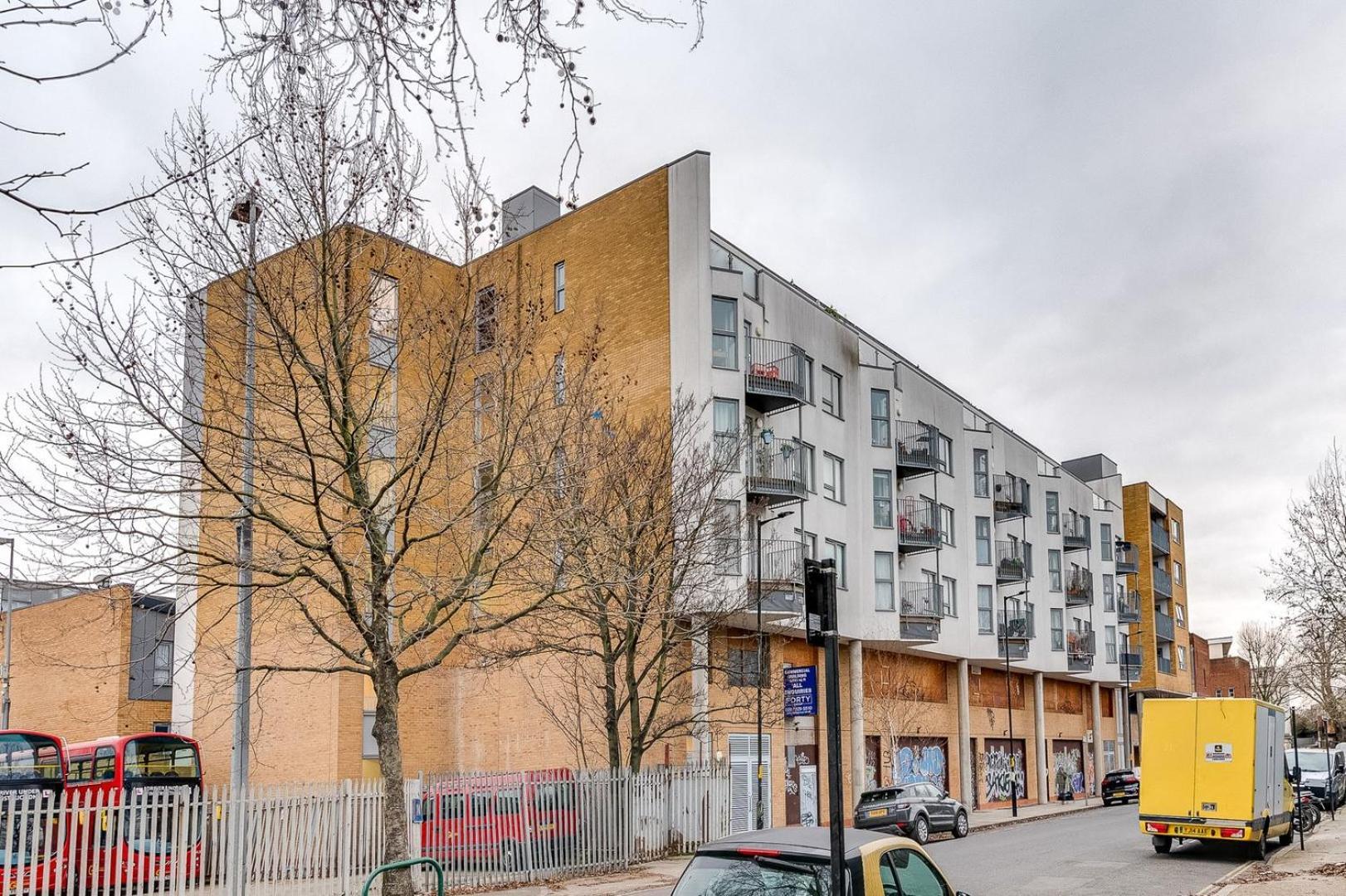 Spacious Modern Camberwell Apartment
